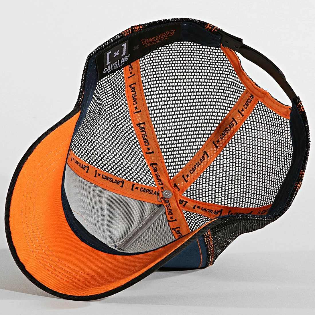 Vente flash 👏 Casquette Trucker Goku Noir Bleu Marine de Capslab ✨ 4 Vente flash 👏 Casquette Trucker Goku Noir Bleu Marine de Capslab ✨ – Image 4