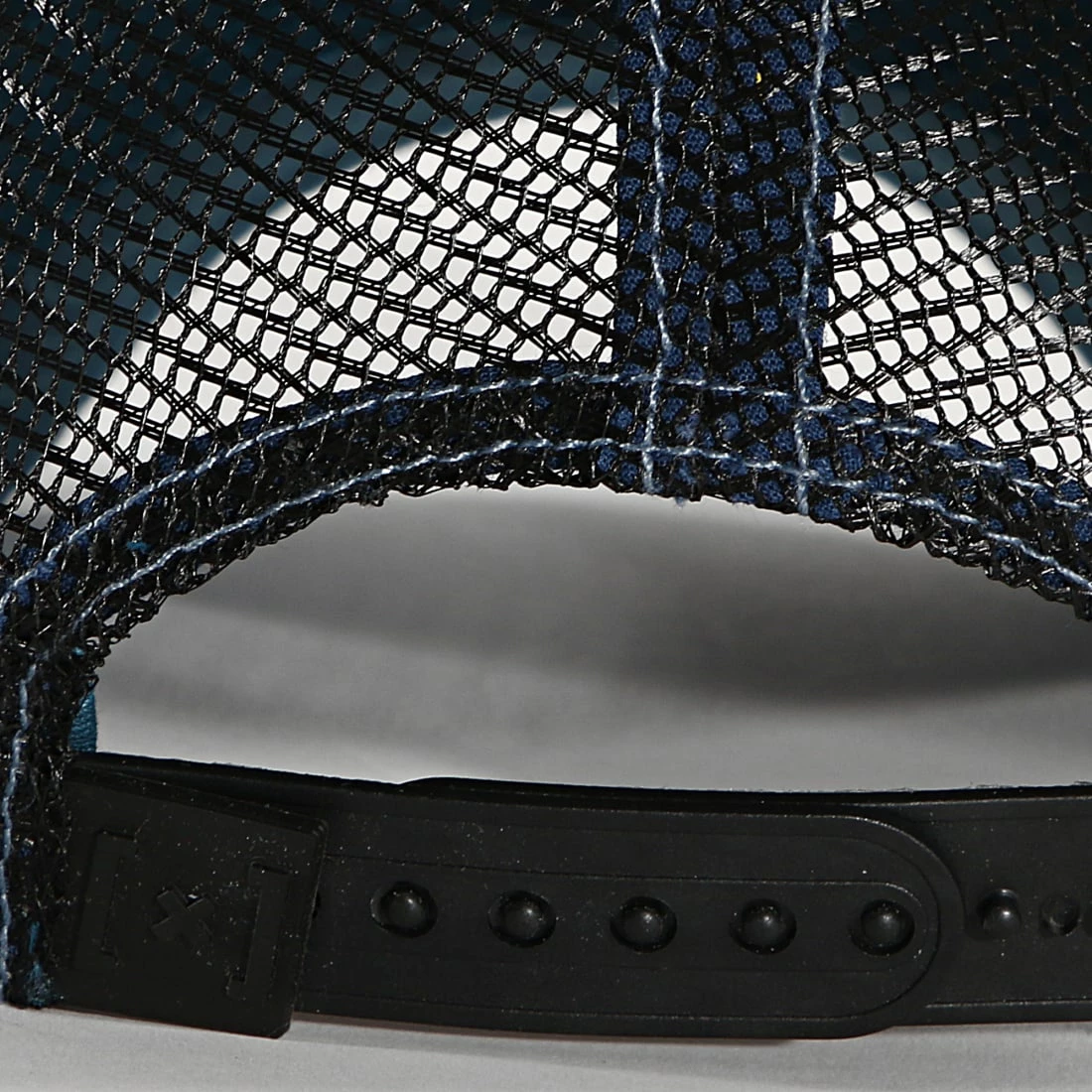 Coupon ⭐ Casquette Trucker Enfant Donald Noir Bleu de Capslab ✔️ 4 Coupon ⭐ Casquette Trucker Enfant Donald Noir Bleu de Capslab ✔️ – Image 4