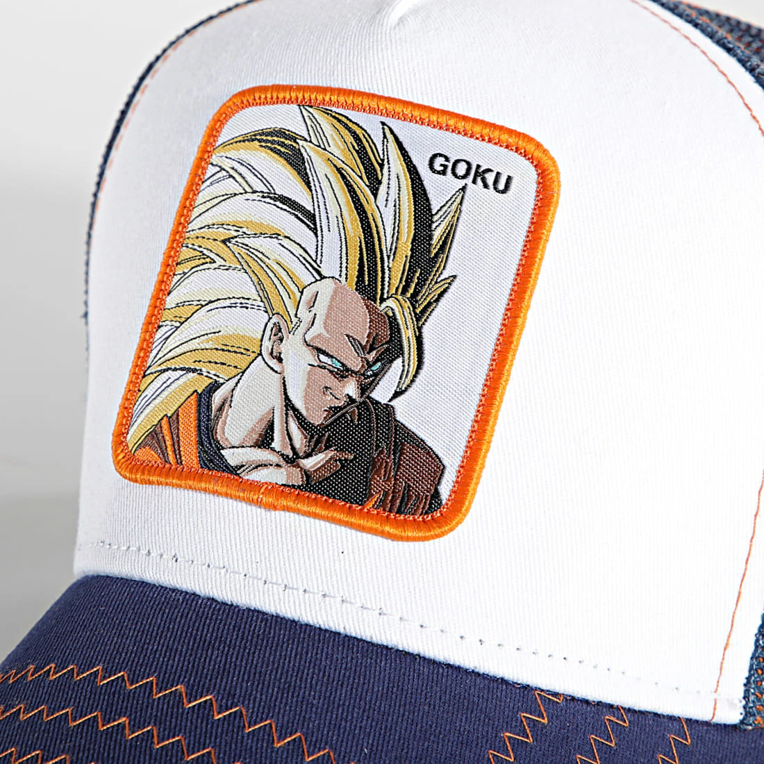 Remise ✨ Casquette Trucker Goku Bleu Marine Blanc de Capslab 🎉 2 Remise ✨ Casquette Trucker Goku Bleu Marine Blanc de Capslab 🎉 – Image 2