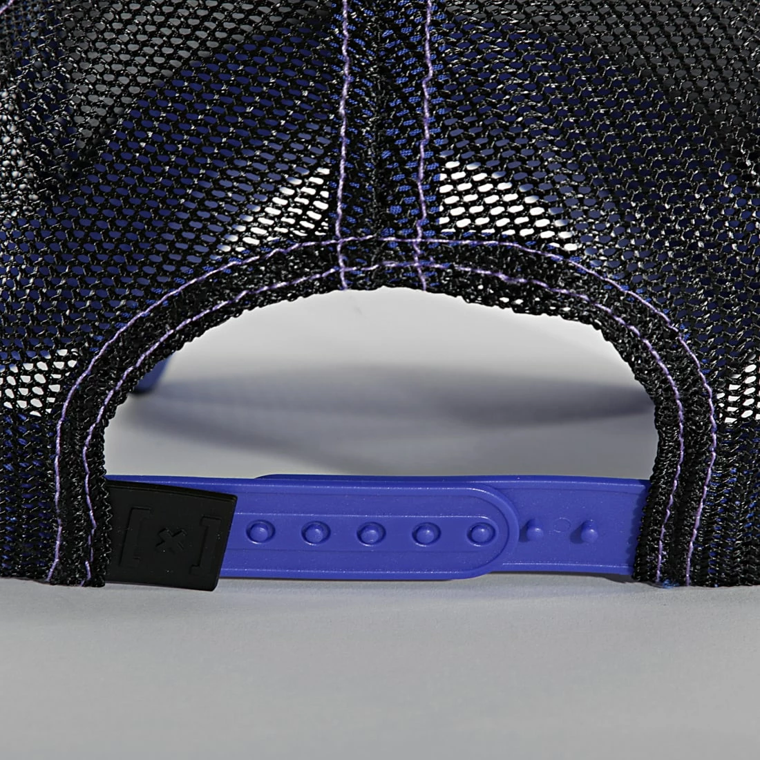 Offres 🛒 Casquette Trucker Goku Noir de Capslab 🛒 3 Offres 🛒 Casquette Trucker Goku Noir de Capslab 🛒 – Image 3