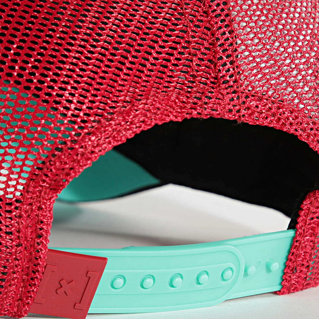 Promo 😉 Casquette Trucker Bulma Rouge Noir de Capslab ✔️ 3 Promo 😉 Casquette Trucker Bulma Rouge Noir de Capslab ✔️ – Image 3