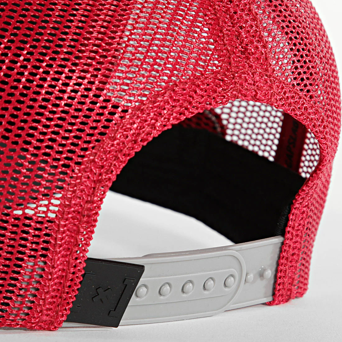 Offres ⌛ Casquette Trucker Kojiro Noir Rouge de Capslab 🧨 3 Offres ⌛ Casquette Trucker Kojiro Noir Rouge de Capslab 🧨 – Image 3