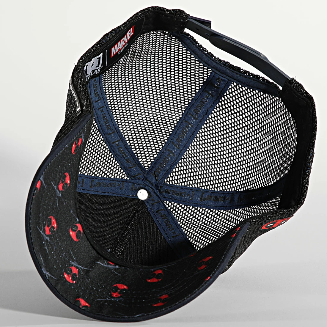 Acheter ❤️ Casquette Trucker Deadpool Noir Bleu de Capslab 🌟 4 Acheter ❤️ Casquette Trucker Deadpool Noir Bleu de Capslab 🌟 – Image 4