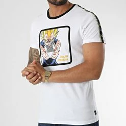 Vente flash 💯 Tee 👕 Shirt A Bandes Majin Vegeta Blanc de Capslab 🎁 -PromosCapslab Magasin capslab 333641 CL DBZ 1 TSC VGMB 20220824T160128 03